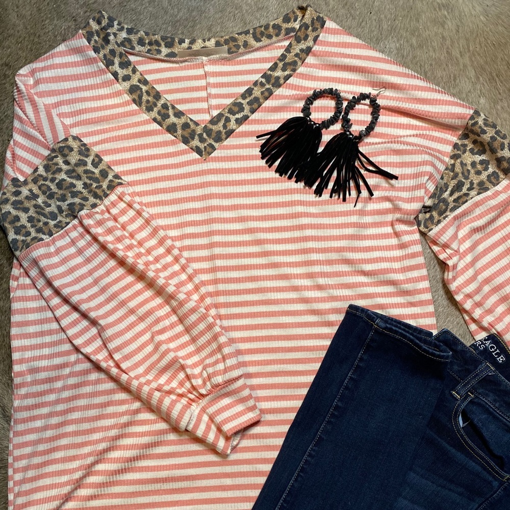 Waffle knit leopard v-neck